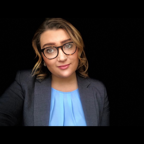 Meet your Posher, Taylor - Picture 3 of 8